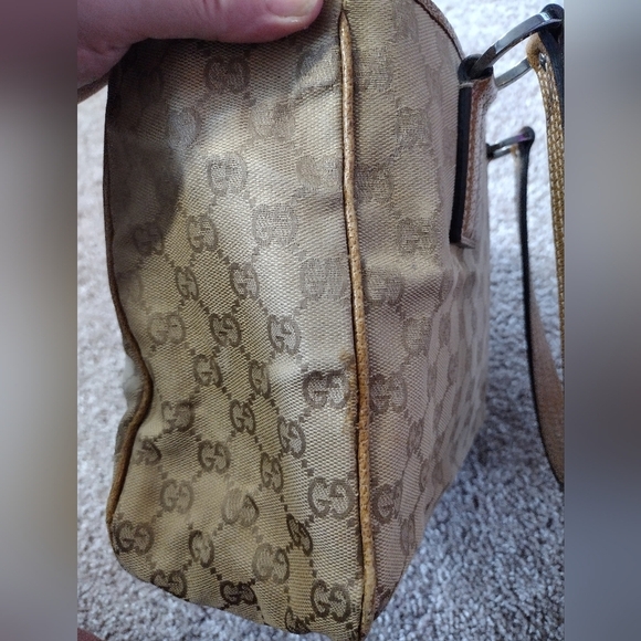 Gucci Medium Tan Monogram Tote Bag - Picture 13 of 16